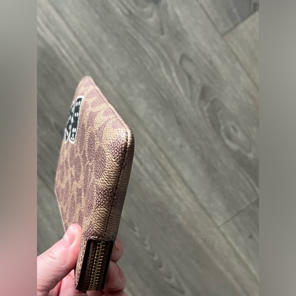 NWT 🦖🤎Coach T-Rex Corner Zip Wristlet in Signature Canvas - Picture 10 of 13
